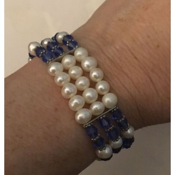 Pretty Pearl & Sapphire Crystal Stretch Bracelet - Picture 2 of 2